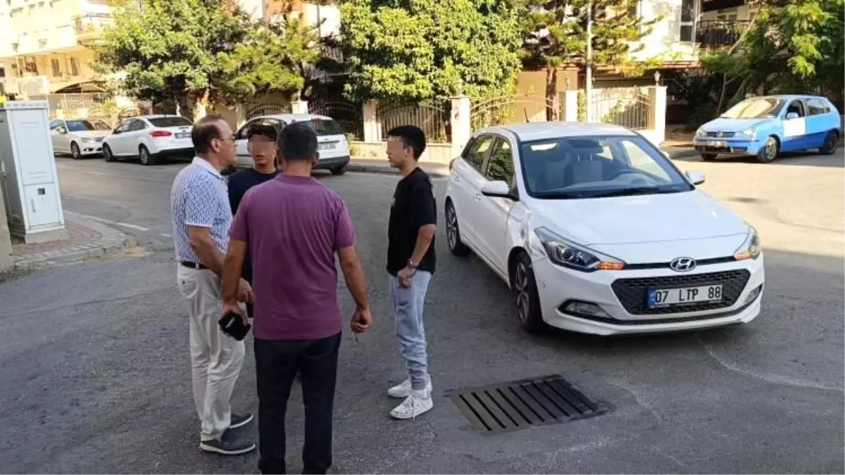 Manavgat'ta Motosiklet ve Otomobil Çarpıştı, Yaralılar Olay Yerinden Kaçtı