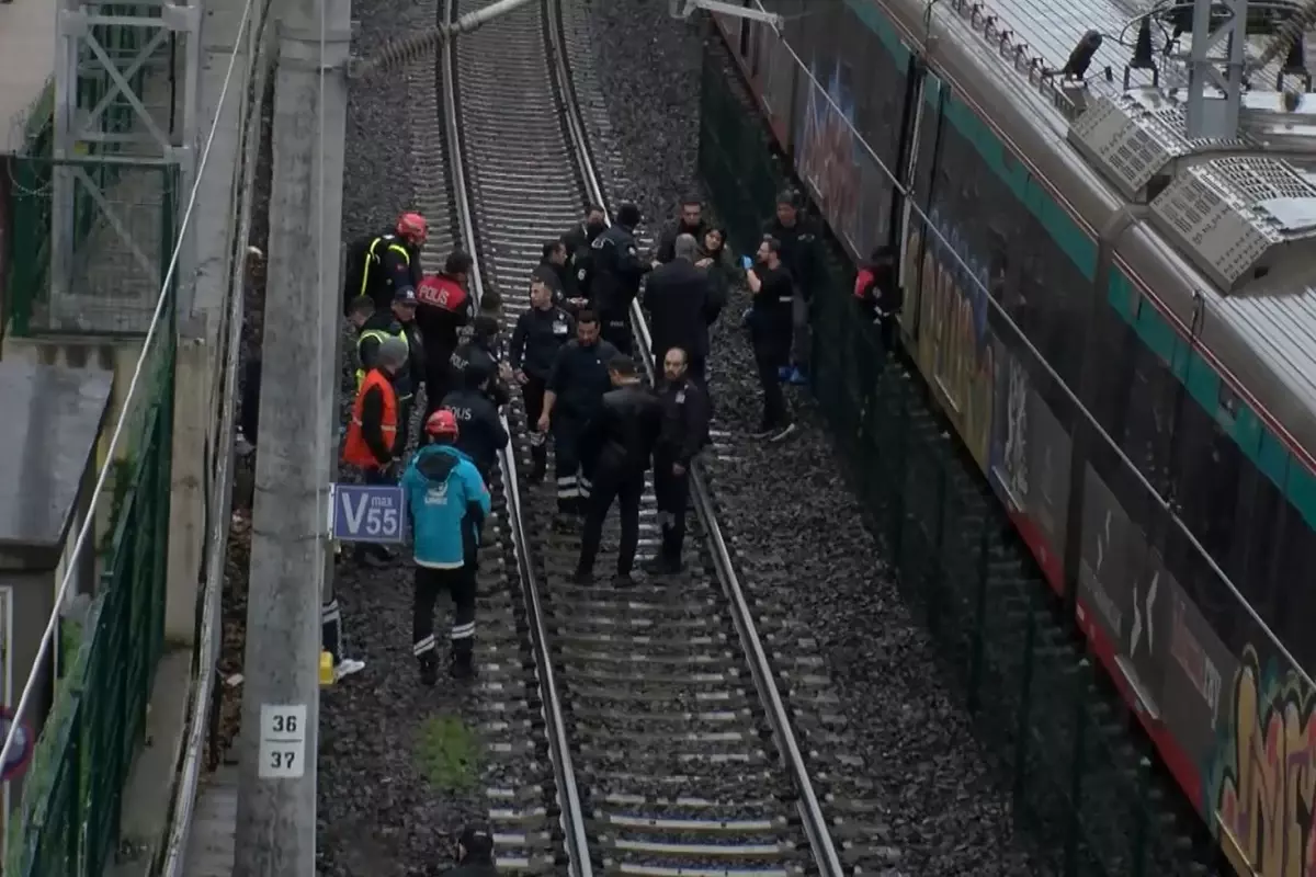 Marmaray'da feci olay: Raylara atlayan kişi hayatını kaybetti