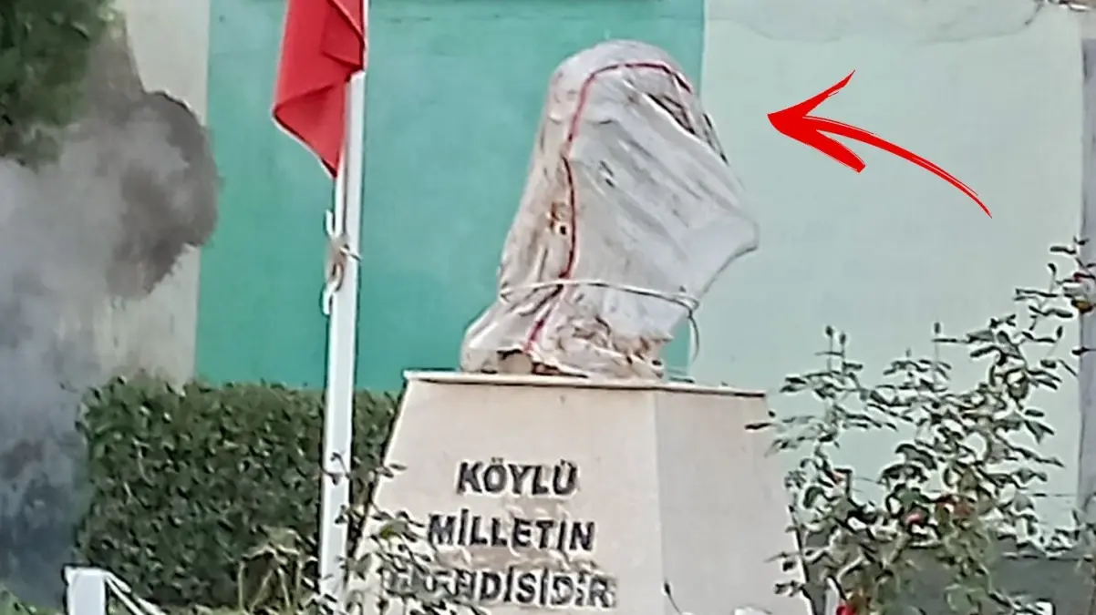Skandal görüntüler! Atatürk büstüne çuval geçirip dışkı sürdüler