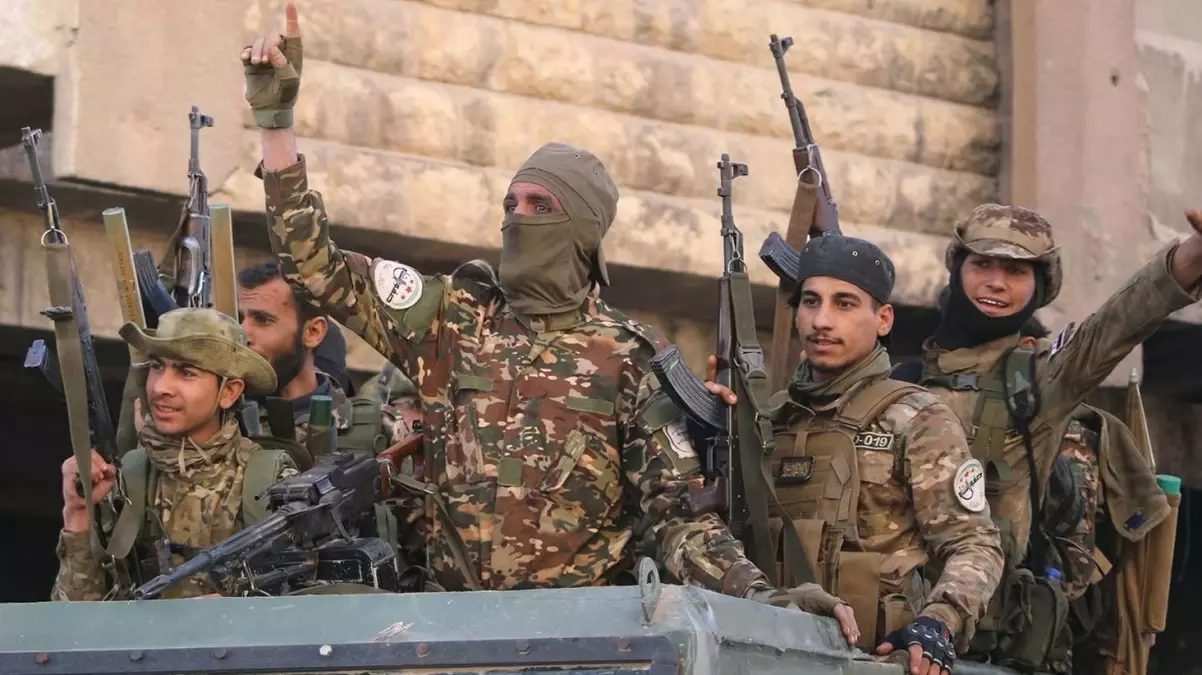 Suriye'de muhalifler Halep, İdlib ve Tel Rıfat'ın ardından Hama'yı da ele geçirdi