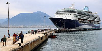 Alanya'ya yılın ilk kruvaziyeri geldi