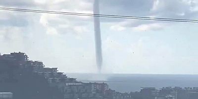 Antalya'da denizde hortum oluştu