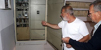 Apartmandaki eşyaları parçaladı