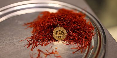 Bir avucu ile 1 gram altının fiyatı eşitlendi