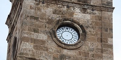 Çalınan saatin ikizi, saat kulesine takıldı