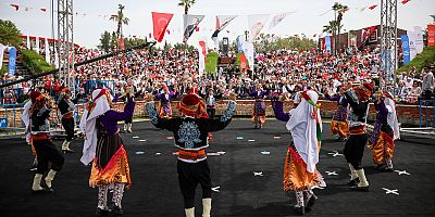 Cam Piramit’te coşkulu bayram kutlaması