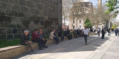 Emekliler yoksullukla boğuşuyor