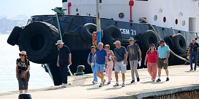 Fransız turistler gemiyle geldi