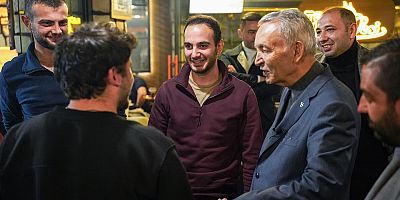 GÜNAYDIN SAHURA KADAR GENÇLERLE SOHBET ETTİ