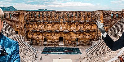 İlk konser Zeki Müren'den