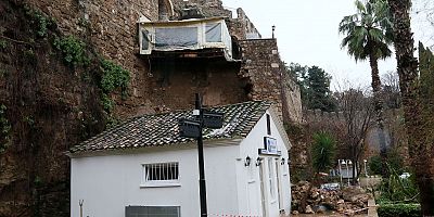 KALEİÇİ YAT LİMANI'NDA SURLAR YIKILDI