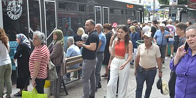Otobüs durakları tıklım tıklım