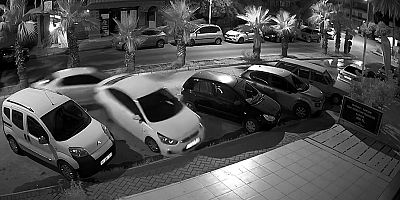 Otomobiliyle park halindeki 4 araca çarpıp, yoluna devam etti