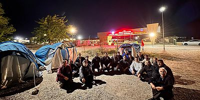 Partililer cezaevi önünde çadır kurdu