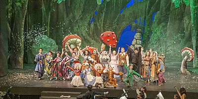 RAPUNZEL’E ÇOCUK OPERASINA SEYİRCİ SELİ 
