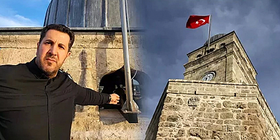 Saat kulesindeki bayrak kaldı, müdür gitti