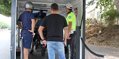 Trafik mobil karavanda bilgilendirme