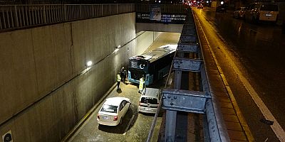 Tünelde otobüs mahsur kaldı