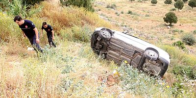 Virajı alamayan otomobil şarampole yuvarlandı