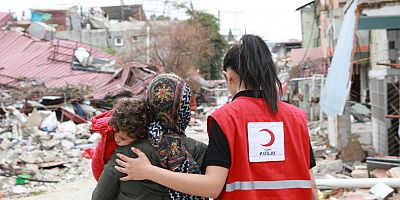 Yetimlerin ihtiyaçlarını karşılıyorlar